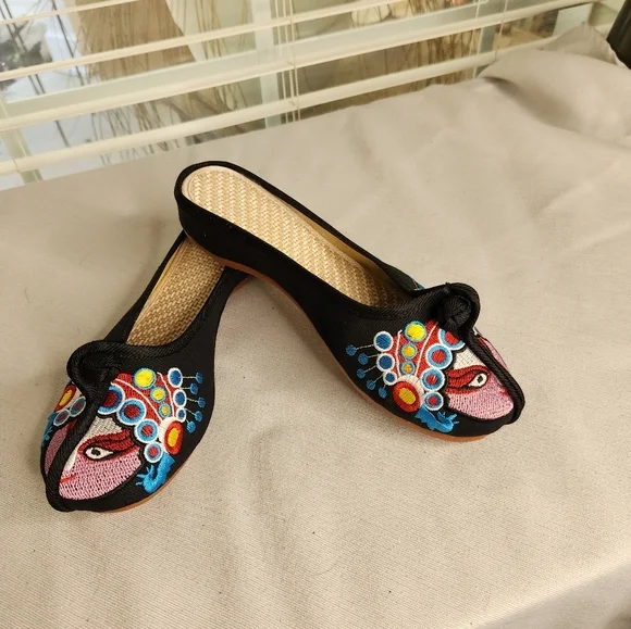 Women's Backless Embroidered Black Chinese Style Casual Slippers Loafer Size 8.5 - Picture 2 of 7